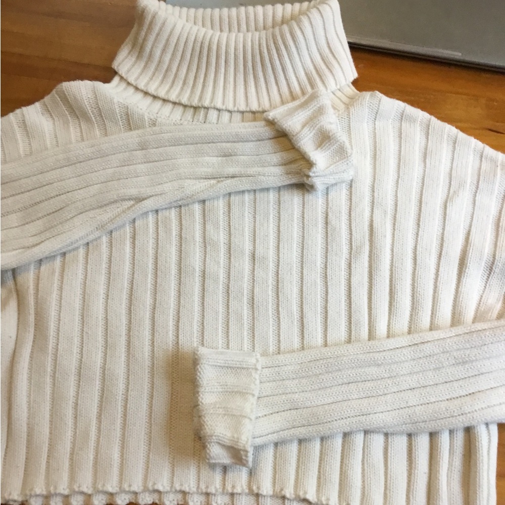 Forever 21 Cropped, oversized turtleneck sweater - Picture 6 of 7